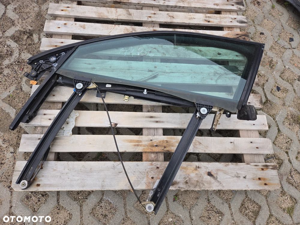 AUDI A4 B6 B7  RAMKA PODNOŚNIK SZYBY LEWA PRZÓD - 1