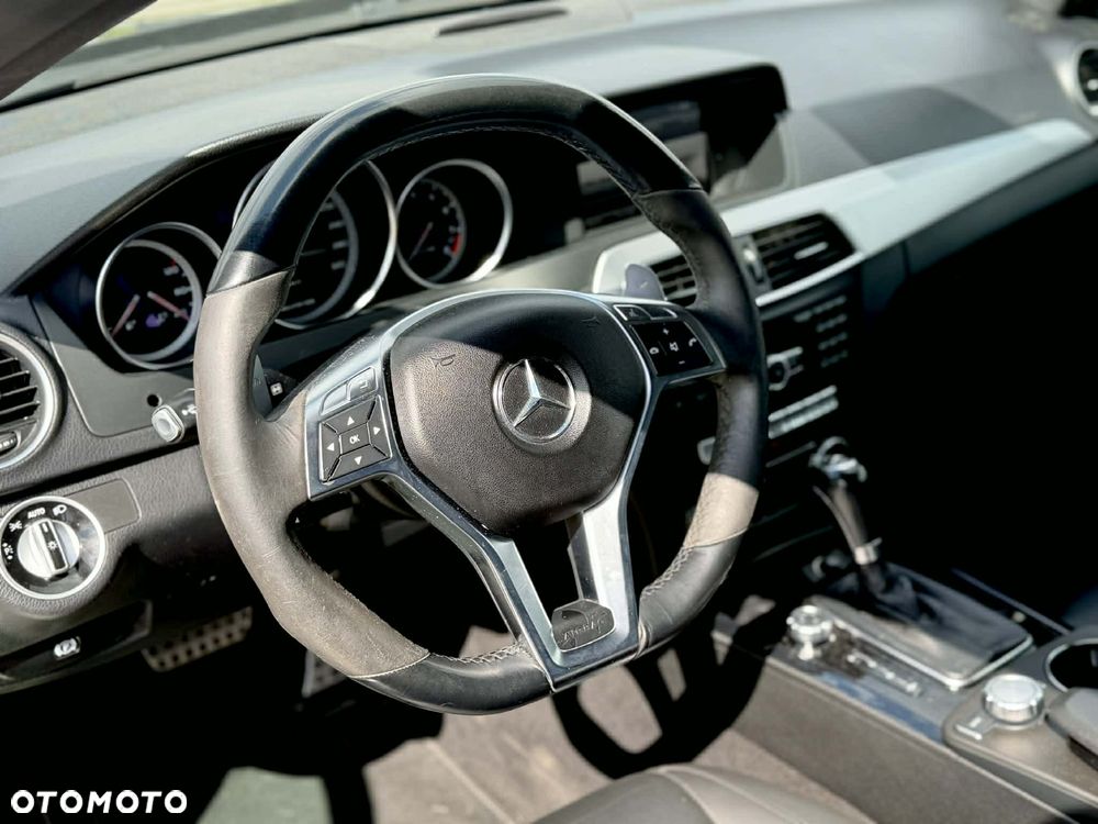Mercedes-Benz Klasa C 63 AMG AMG SPEEDSHIFT MCT AMG Performance Package - 17