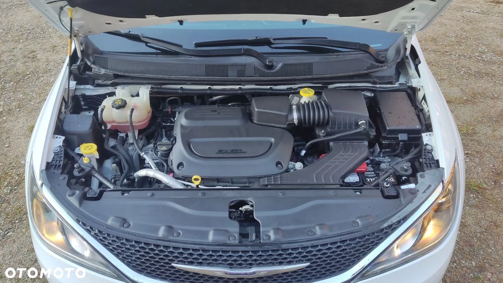 Chrysler Pacifica - 11