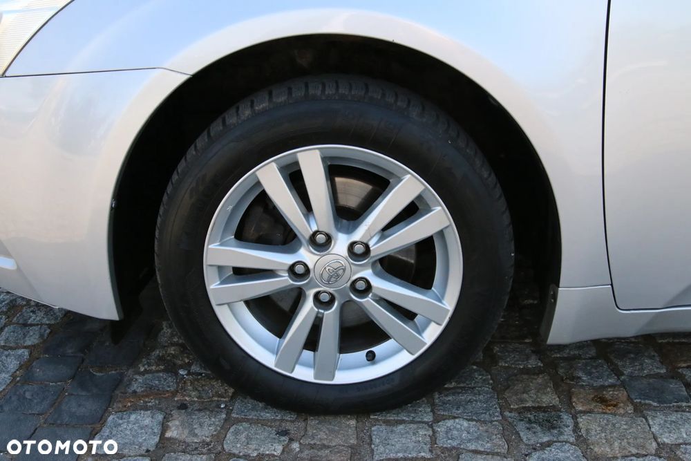 Toyota Avensis 1.8 Sol - 33