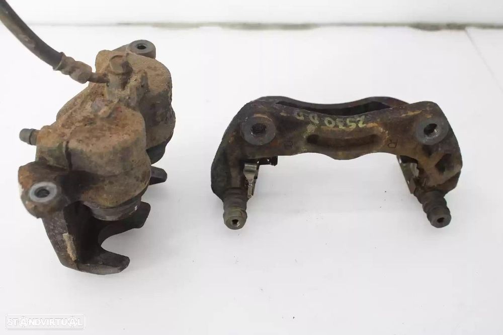 PINÇA TRAVÃO FRONTAL DIREITA NISSAN PATHFINDER III 2006 -D.D. - 2