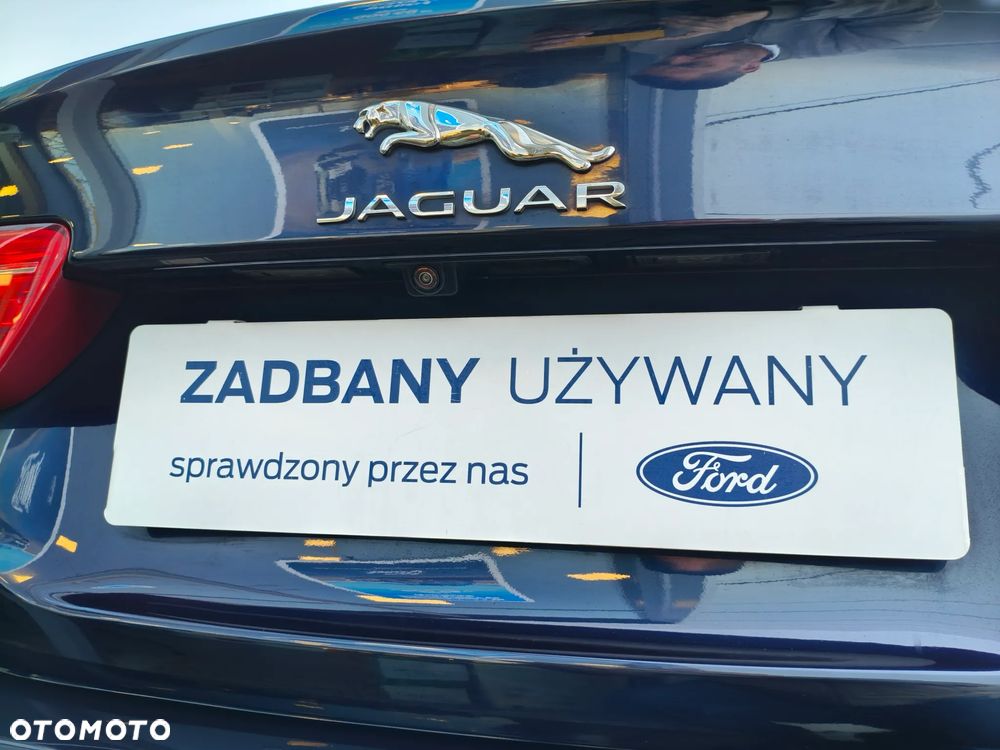 Jaguar XE 2.0 T Prestige - 39