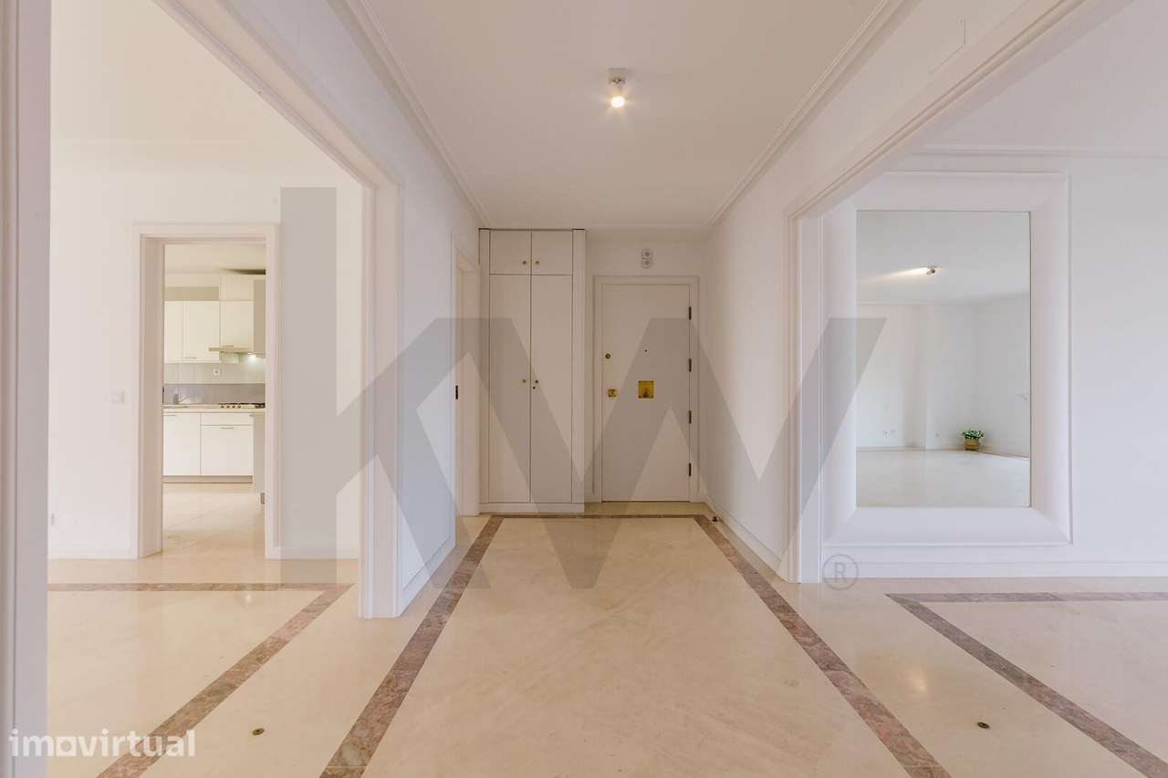 Já imaginou viver no centro de Lisboa, num Edifício de prestigio, com - Grande imagem: 2/42