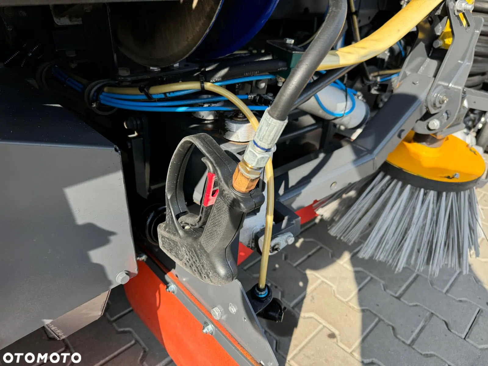 Volvo VOLVO FL 15.250 Euro 6 // zamiatarka dwustronna JOHNSTON VT652 - 25