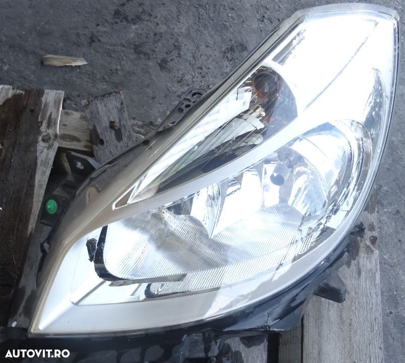 Far stanga Renault Clio 3 din 2006 volan pe stanga - 1