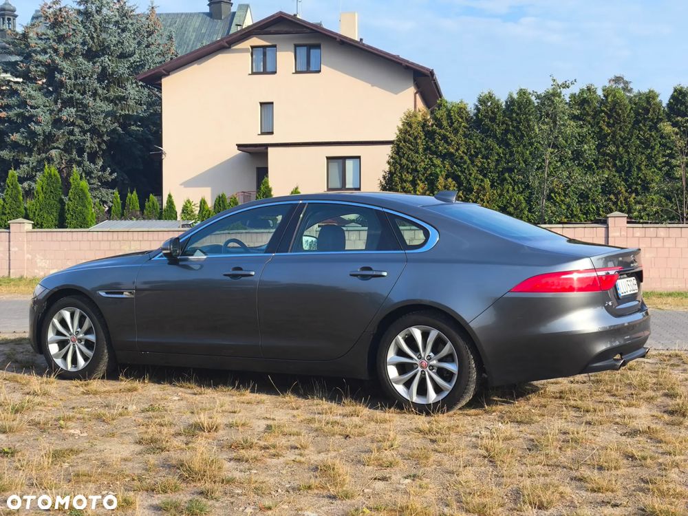 Jaguar XF 2.0 T Prestige - 6