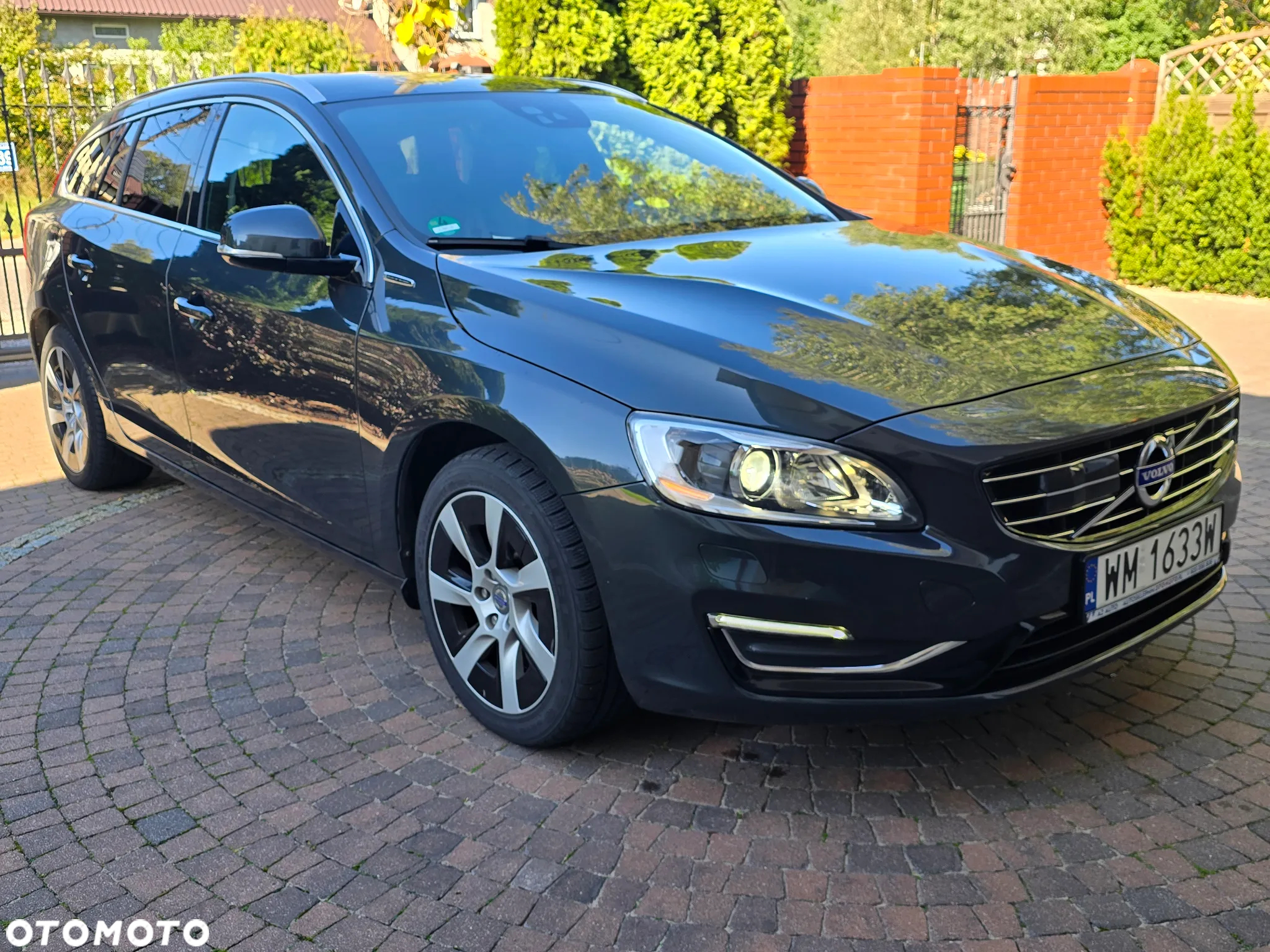 Volvo V60 D6 AWD Plug-in Hybrid Summum - 2