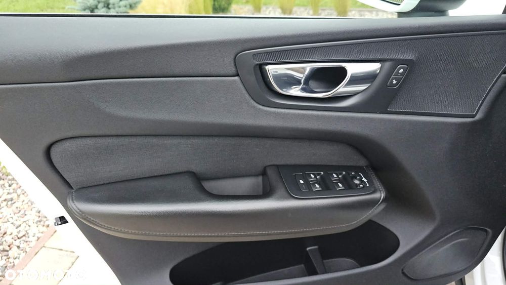 Volvo XC 60 D4 Momentum - 9