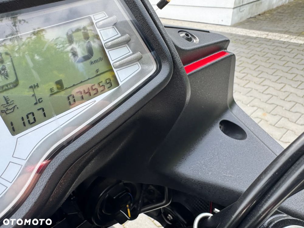 Suzuki V-STROM - 32