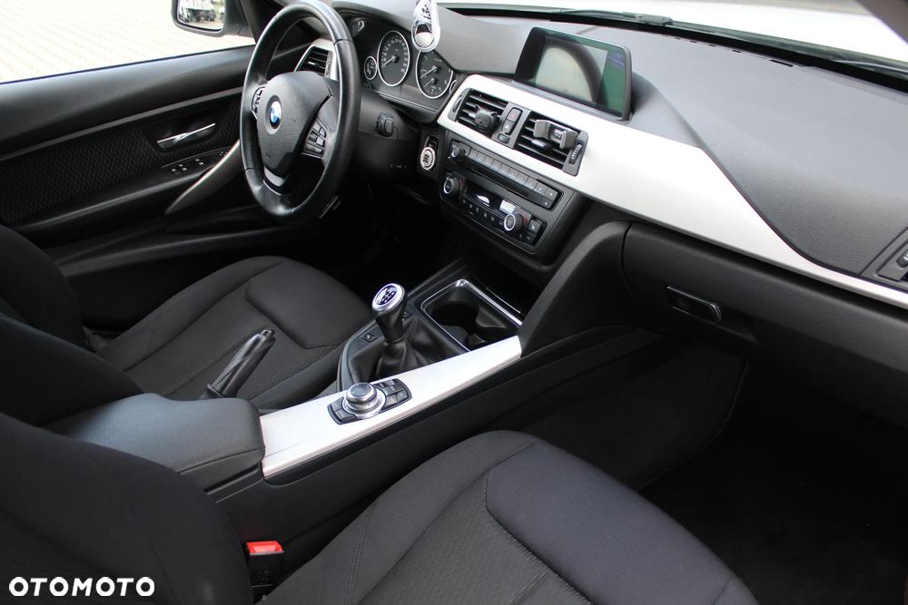 BMW Seria 3 318d - 14