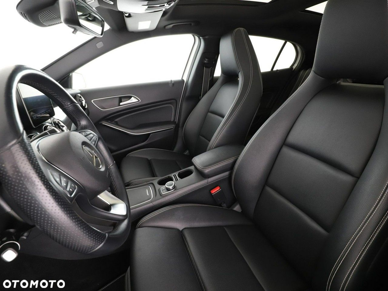 Mercedes-Benz GLA 180 7G-DCT UrbanStyle Edition - 13