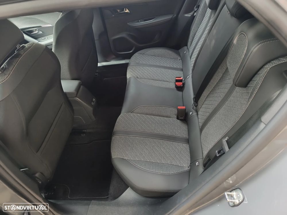 Peugeot 2008 1.2 PureTech Allure Pack - 18