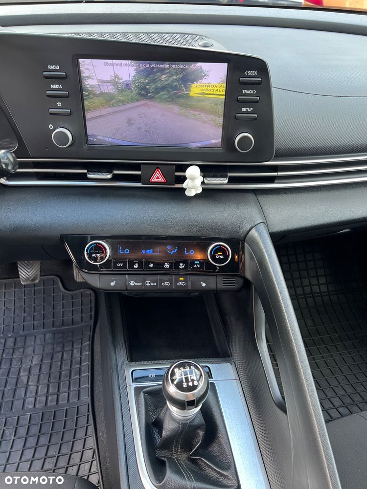 Hyundai Elantra - 19
