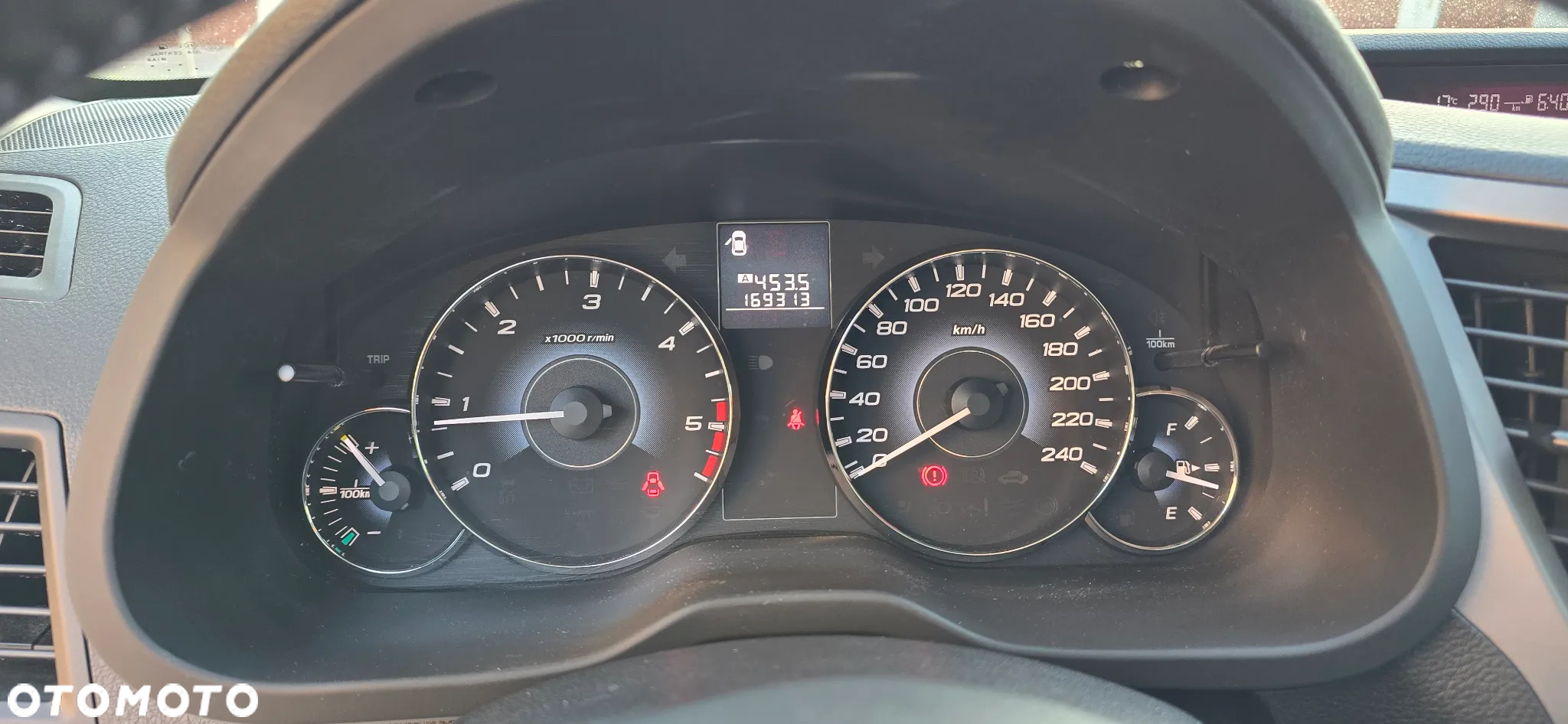 Subaru Legacy - 36