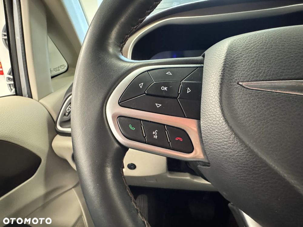 Chrysler Pacifica - 18