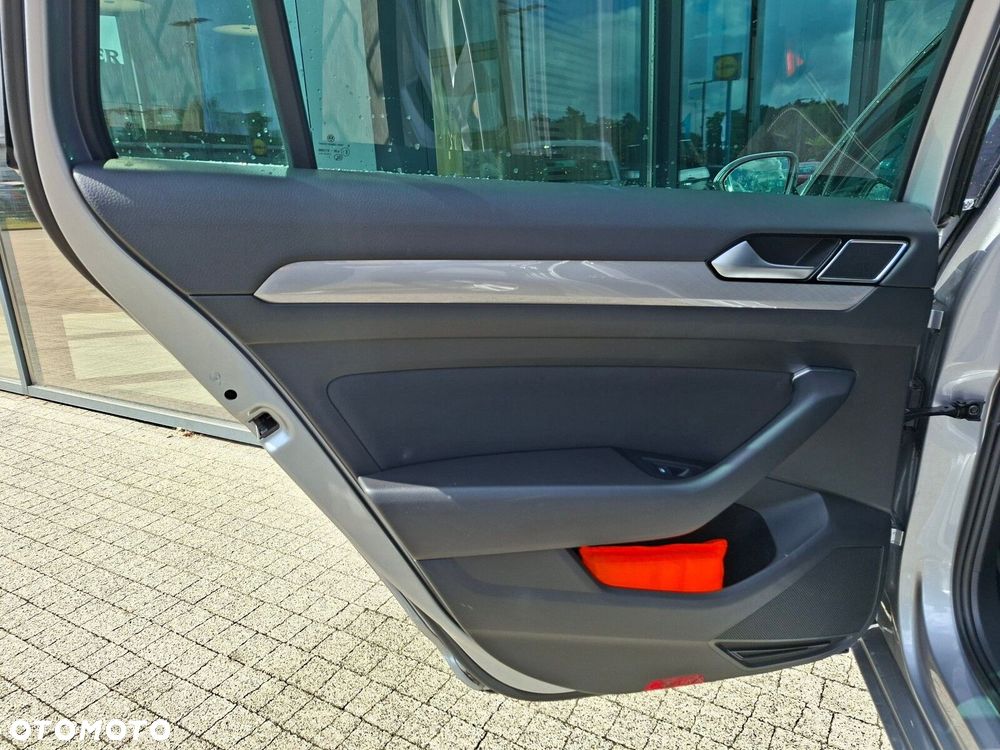 Volkswagen Passat - 12
