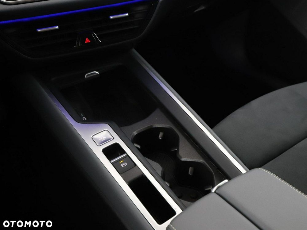 Volkswagen Passat Variant 1.5 e-TSI OPF DSG Business - 33