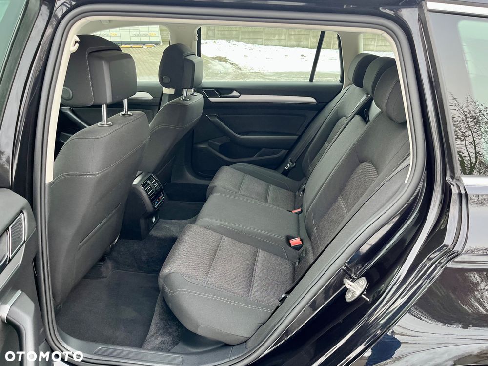 Volkswagen Passat Variant 2.0 TDI SCR DSG BlueMotion Comfortline - 12