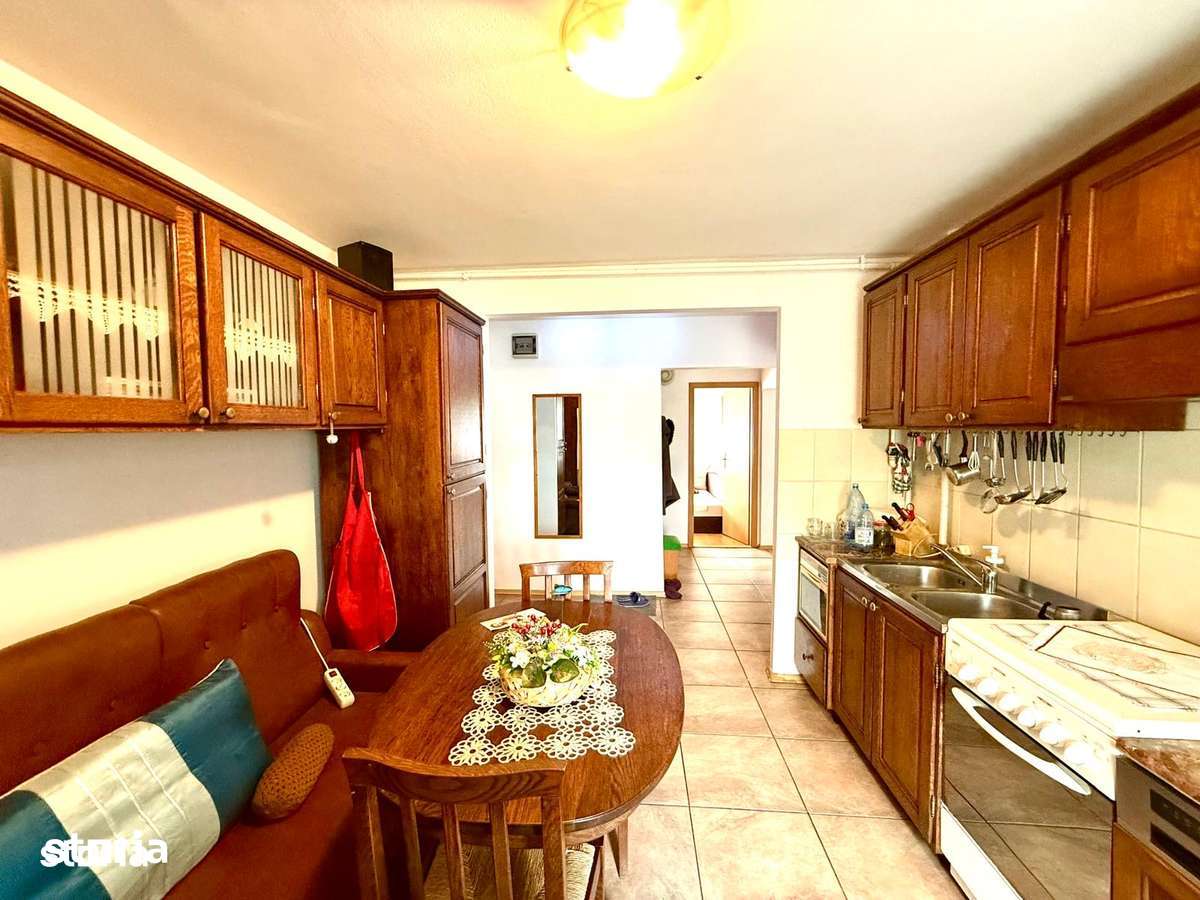 Apartament 3 camere 70 mp hol în Z cu 2 băi, 2 balcoane zona Pietris — fotografia 3