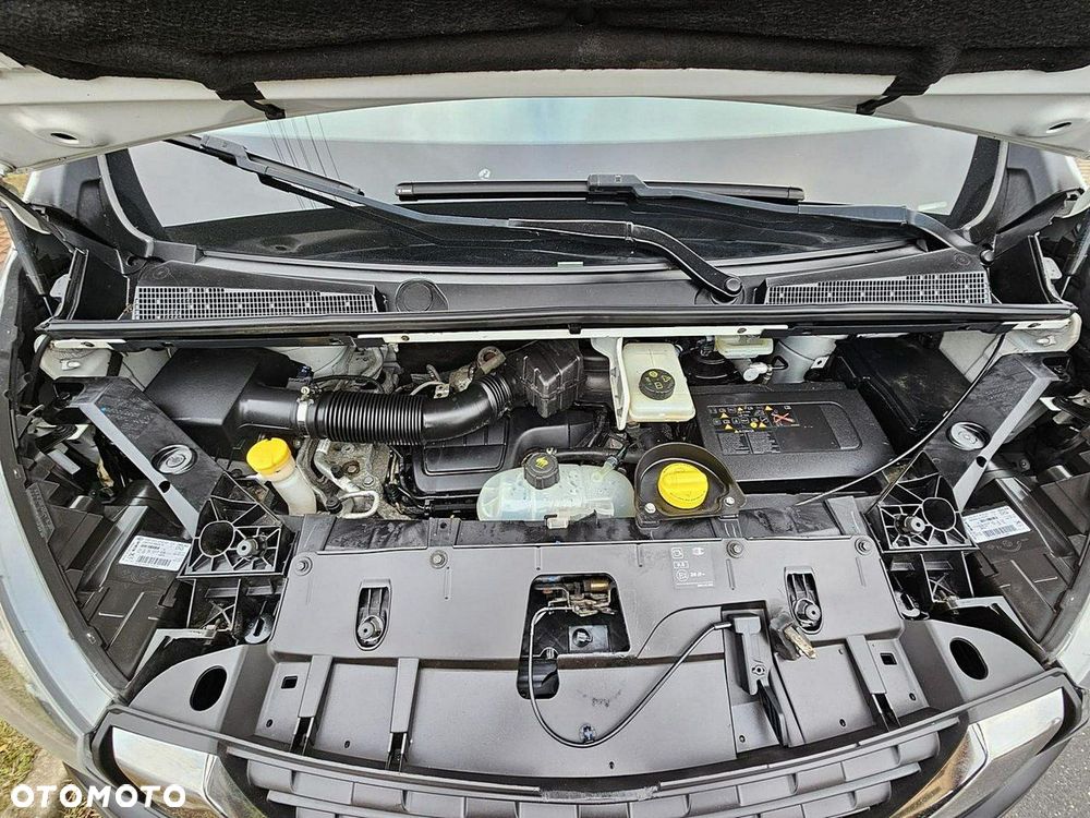 Nissan NV300 - 12