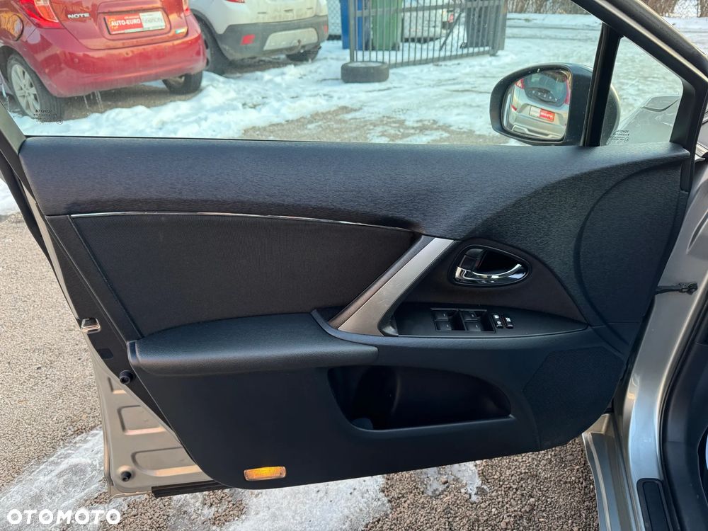 Toyota Avensis 1.6 Comfort - 9