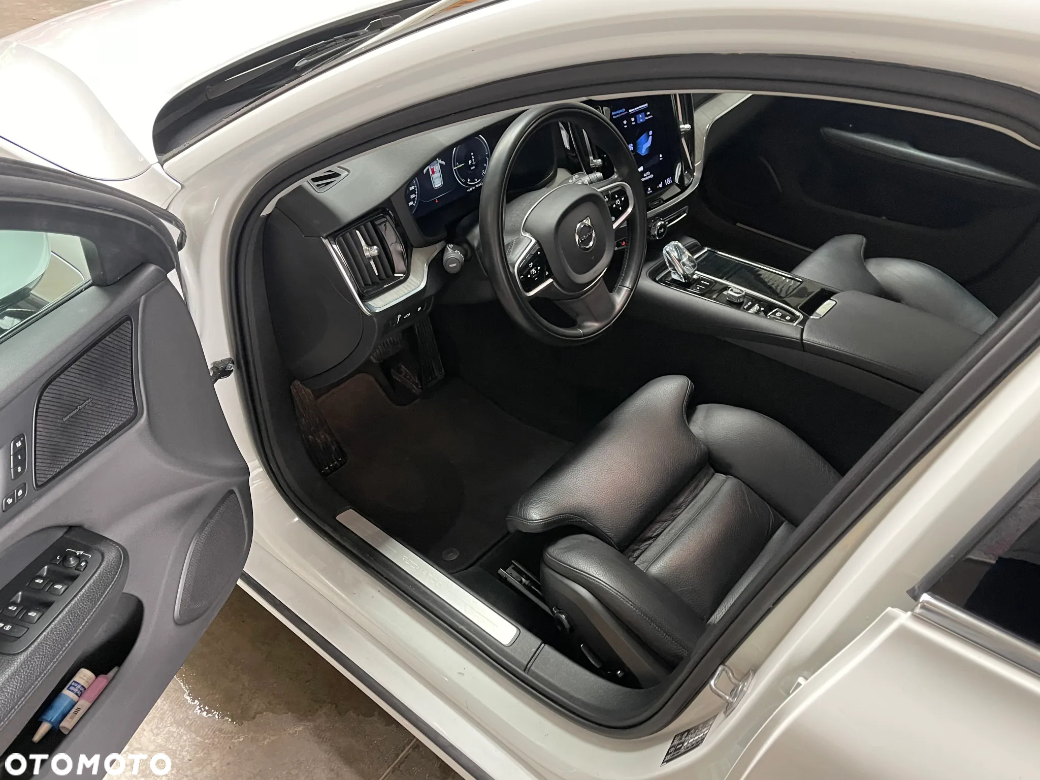 Volvo V60 T6 AWD Recharge Core - 6