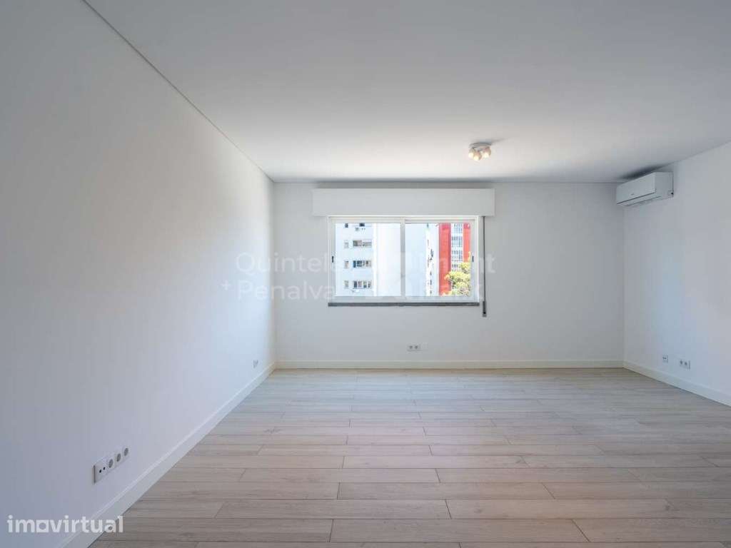 Apartamento T2 com estacionamento para arrendamento no Monte Estoril - Grande imagem: 4/25