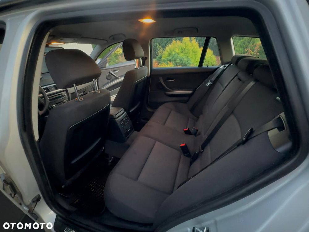 BMW Seria 3 318d - 4
