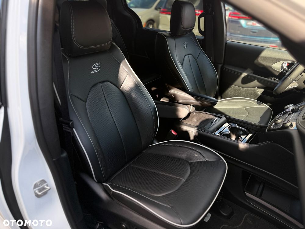 Chrysler Pacifica - 23