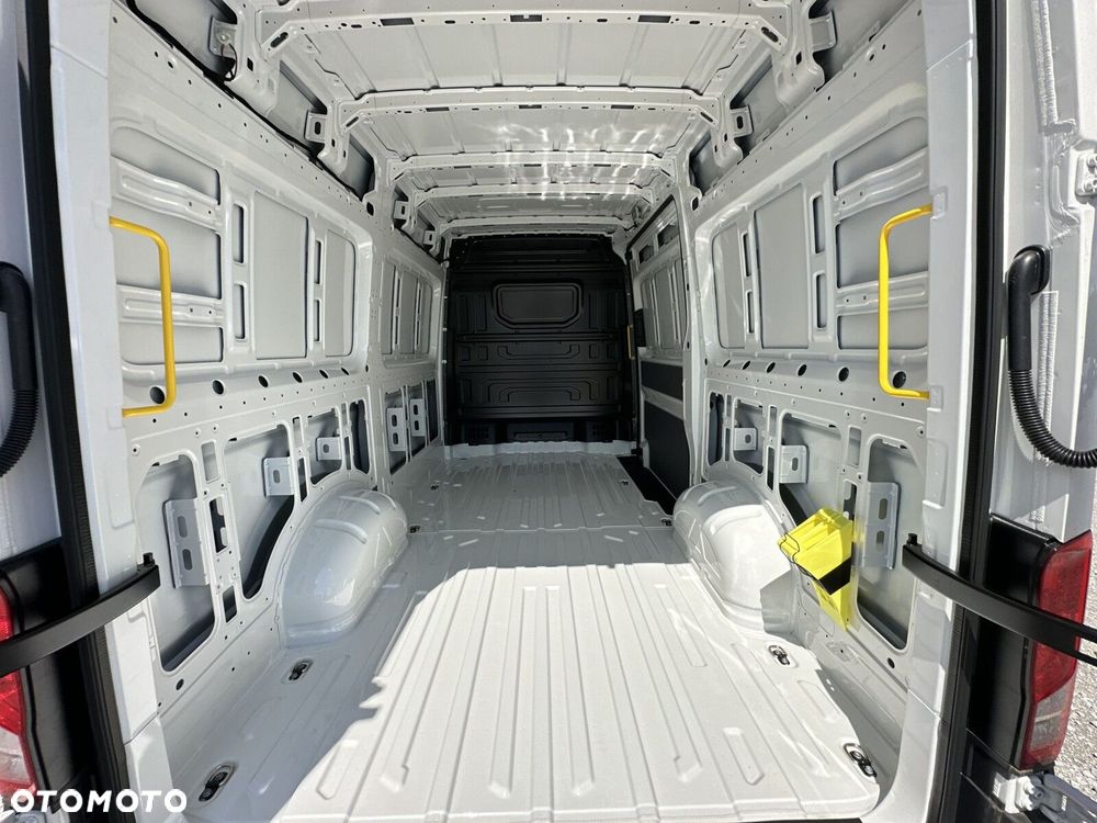 Volkswagen Crafter 35 furgon 177km Automat 3640 - 18