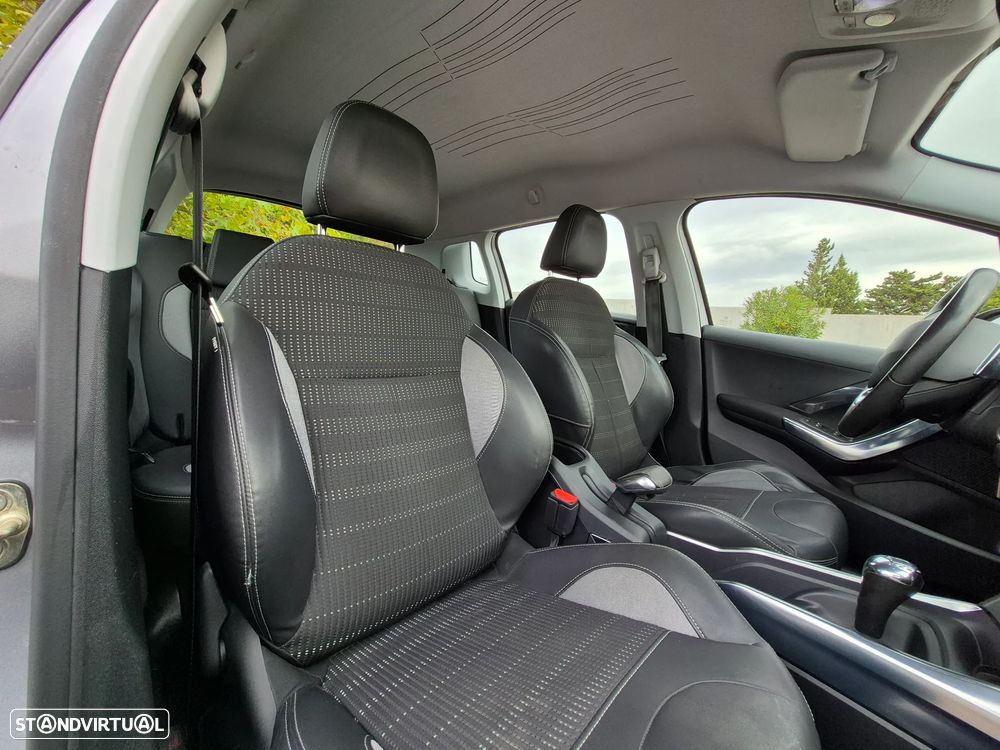 Peugeot 2008 1.6 e-HDi Allure 2-Tronic - 19