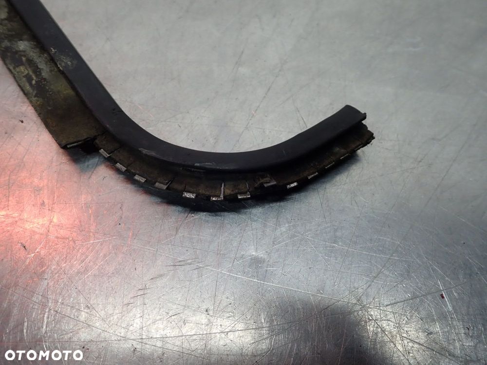 USZCZELKA SZYBY DRZWI PRAWY PRZÓD VOLKSWAGEN T3 - 4