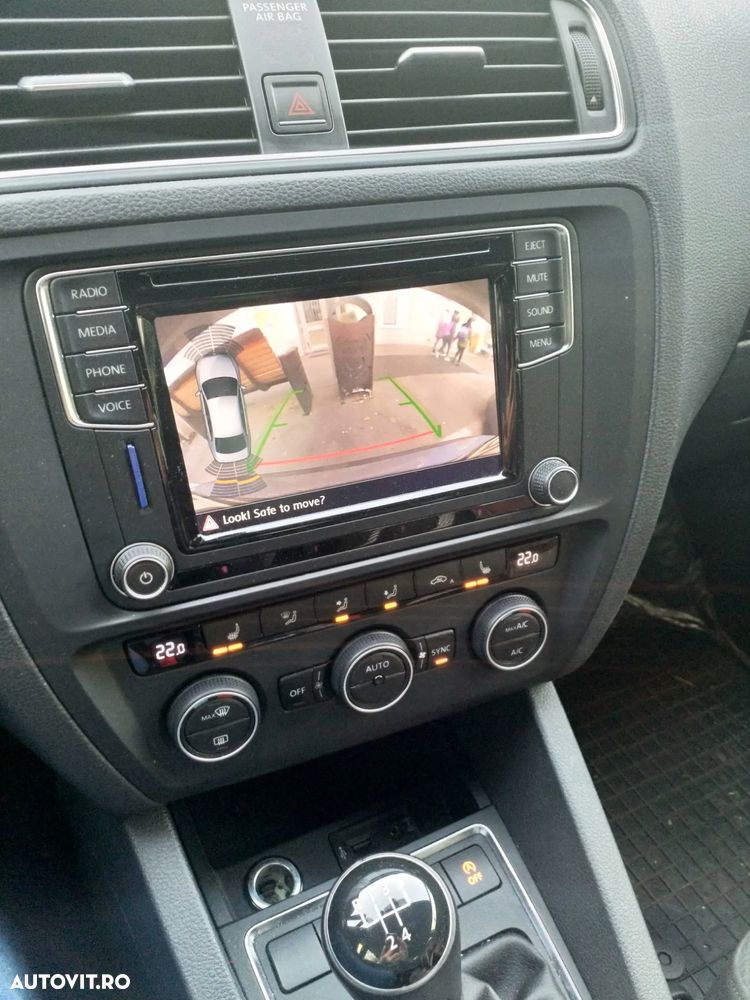 Volkswagen Jetta 2.0 TDI Comfortline - 12