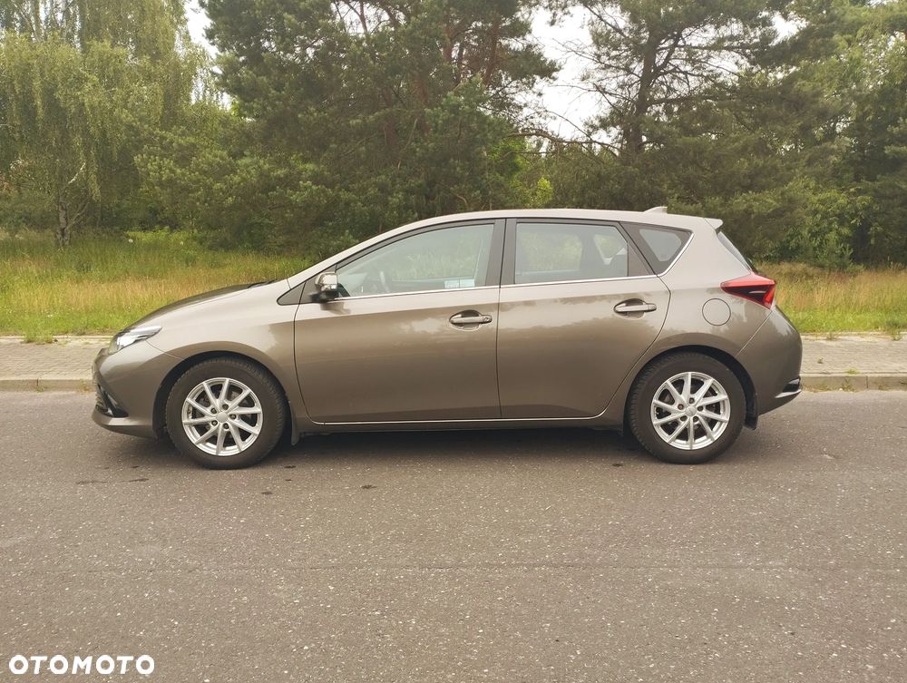 Toyota Auris 1.6 Premium - 1