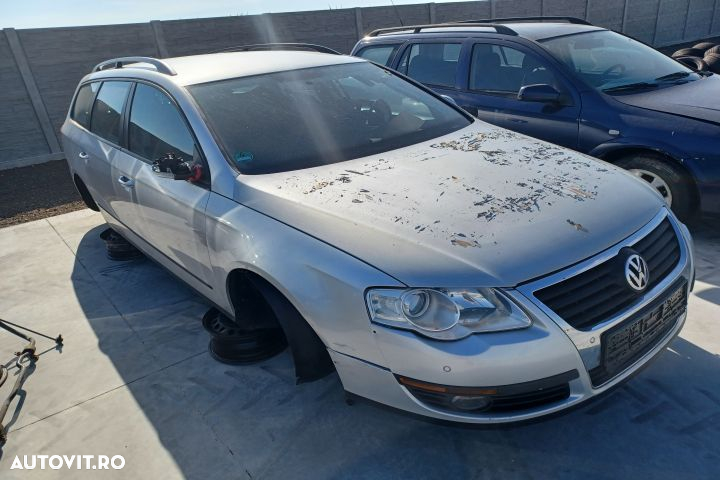 Balama inferioara usa fata dreapta Volkswagen VW Passat B6  [din 2005 pana  2010] seria wagon 5-usi - 2