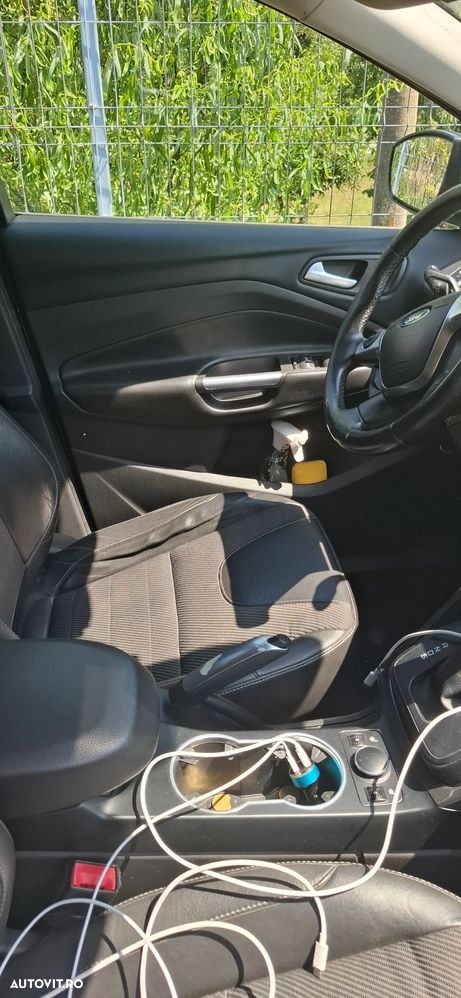 Ford Kuga - 10