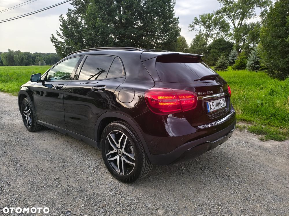 Mercedes-Benz GLA 200 7G-DCT - 2