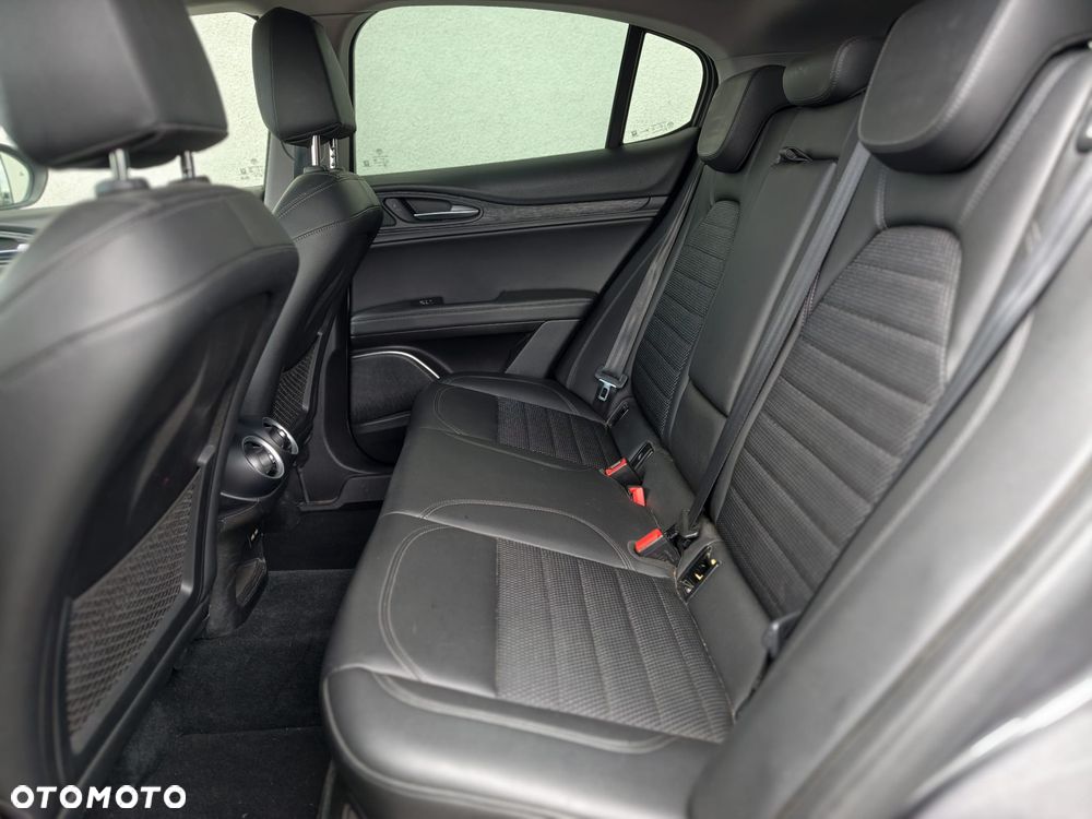 Alfa Romeo Stelvio 2.0 Turbo Q4 - 15