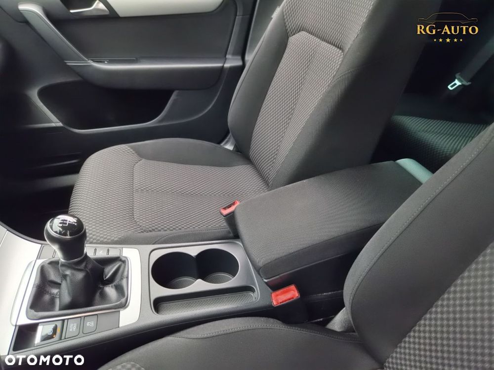 Volkswagen Passat - 14