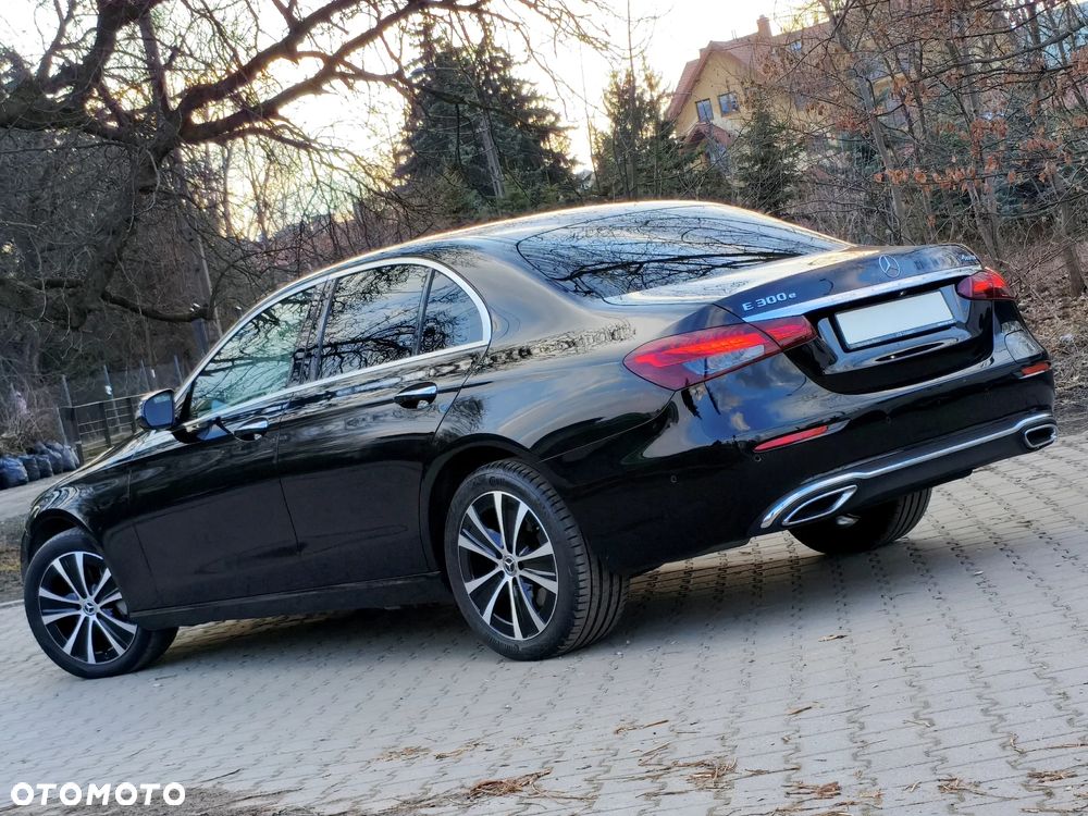 Mercedes-Benz Klasa E 300 4Matic 9G-TRONIC - 30