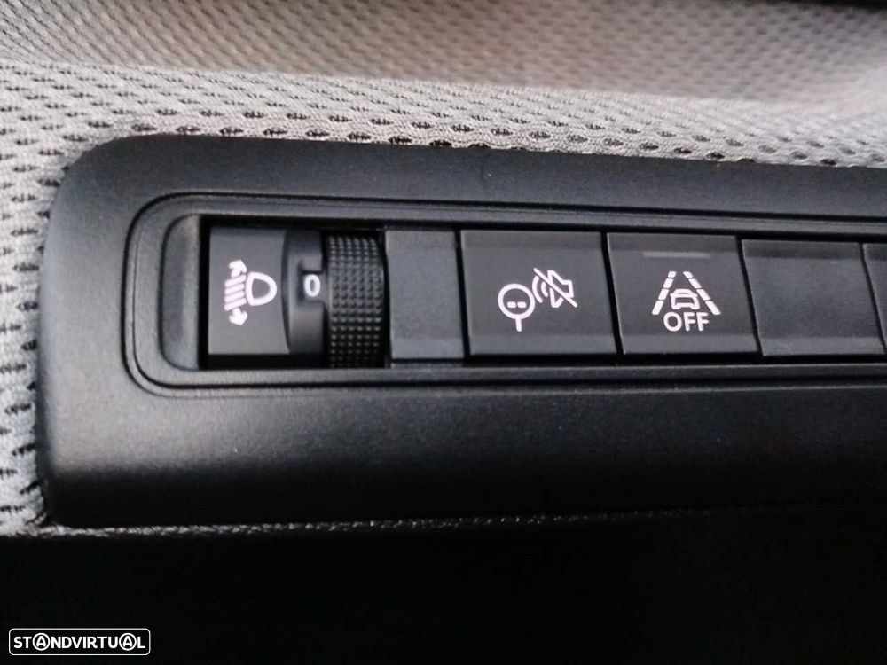 Citroën C3 1.2 Hybrid Plus e-DSC6 - 19