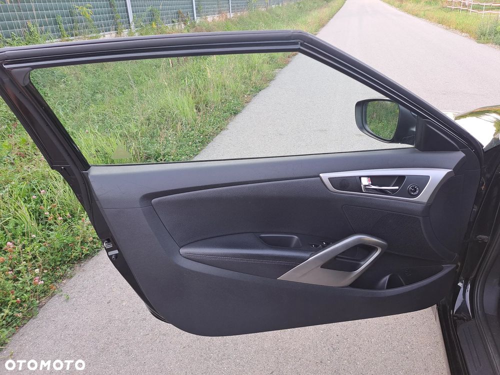 Hyundai Veloster - 10