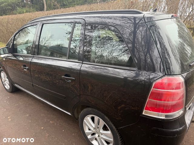 Opel Zafira - 10