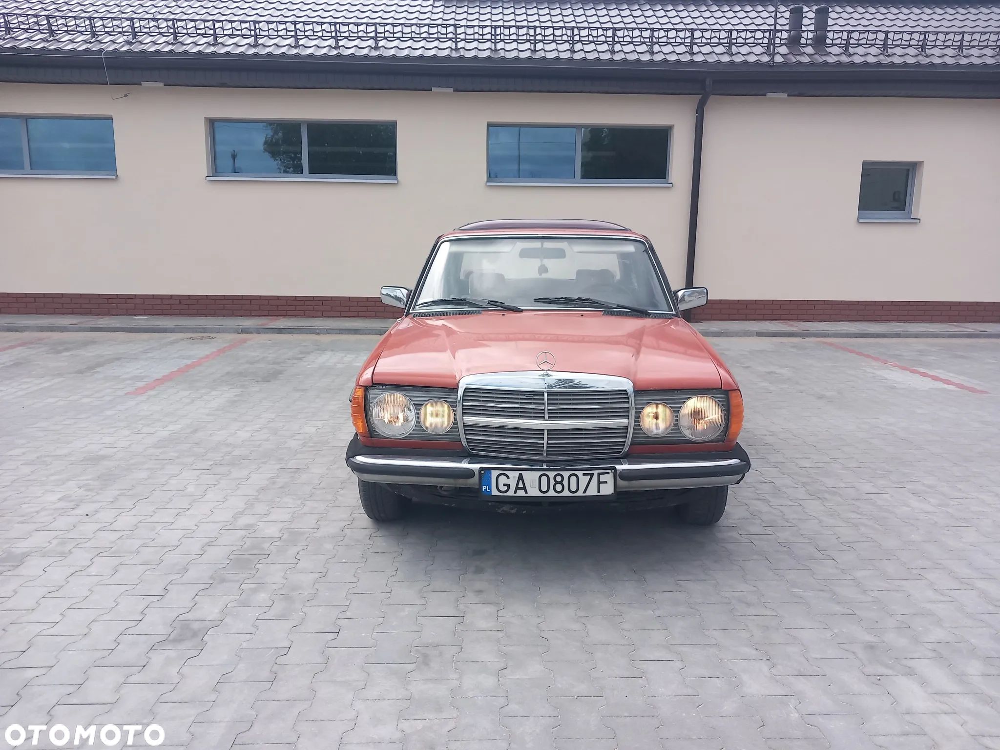 Mercedes-Benz W123 - 1
