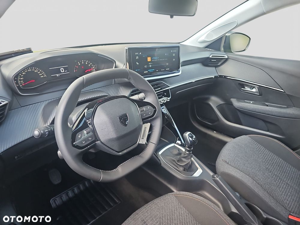 Peugeot 208 - 11