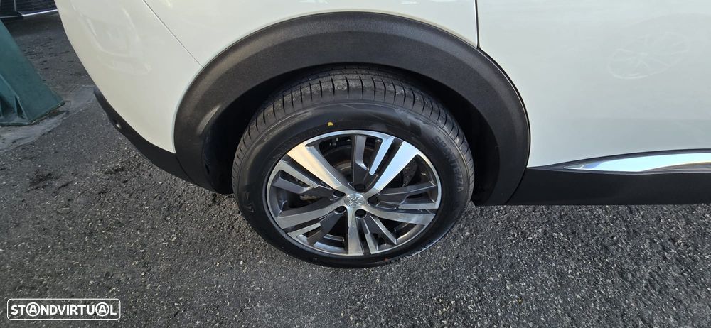 Peugeot 3008 1.6 Hybrid Allure Pack e-EAT8 - 23