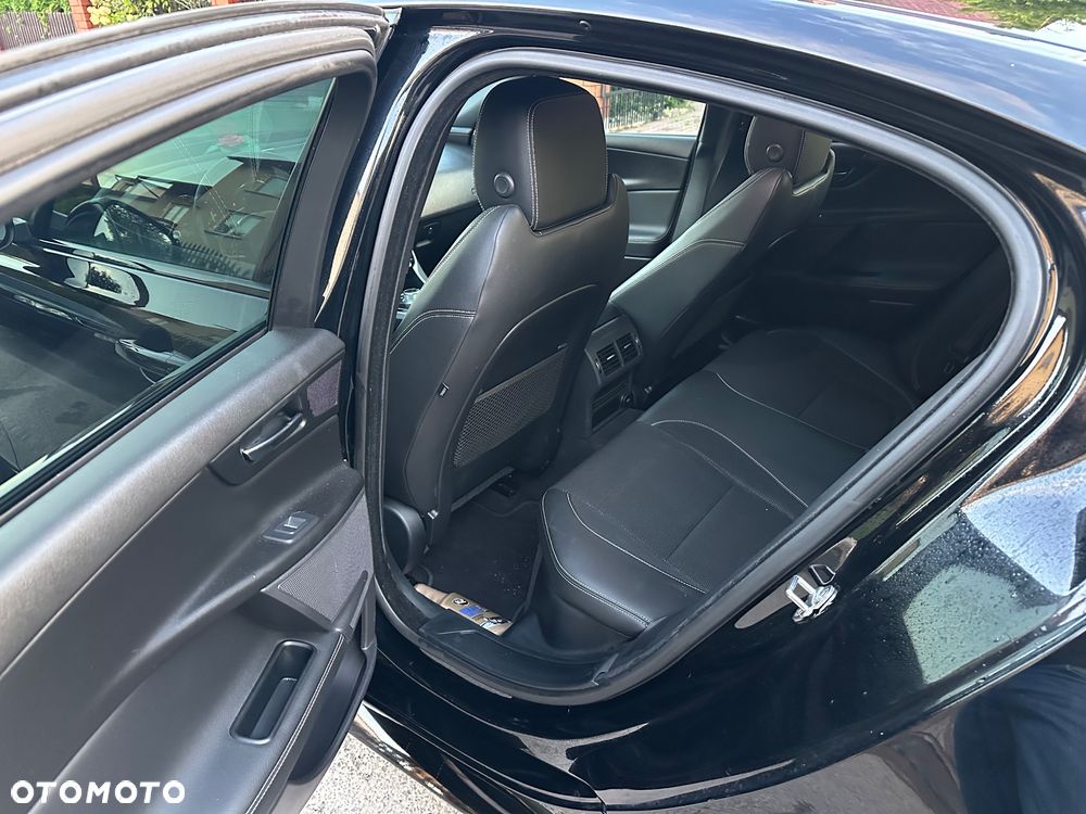 Jaguar XE 2.0 D R-Sport - 23