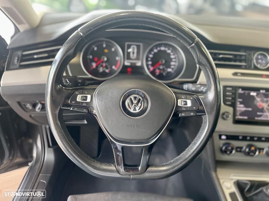 VW Passat 1.6 TDI BlueMotion - 12