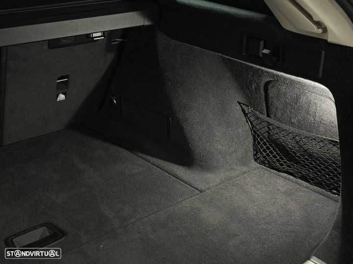 BMW 320 d Touring Auto - 33