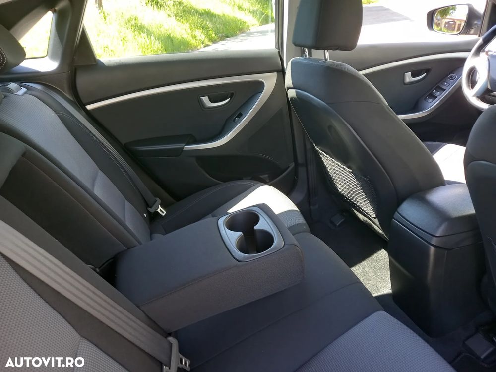Hyundai i30 blue 1.6 CRDi Style - 8